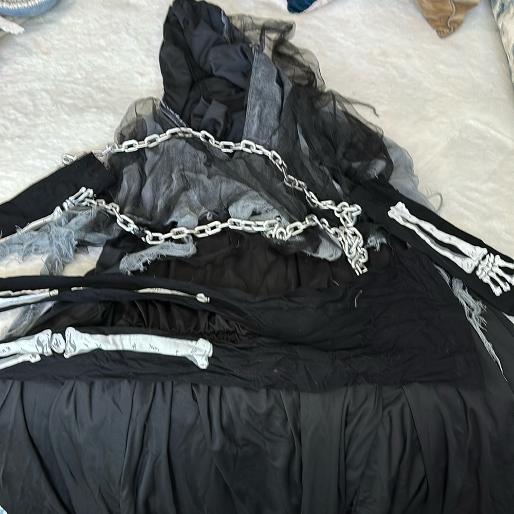 Kids Miss Reaper costume. Worn once